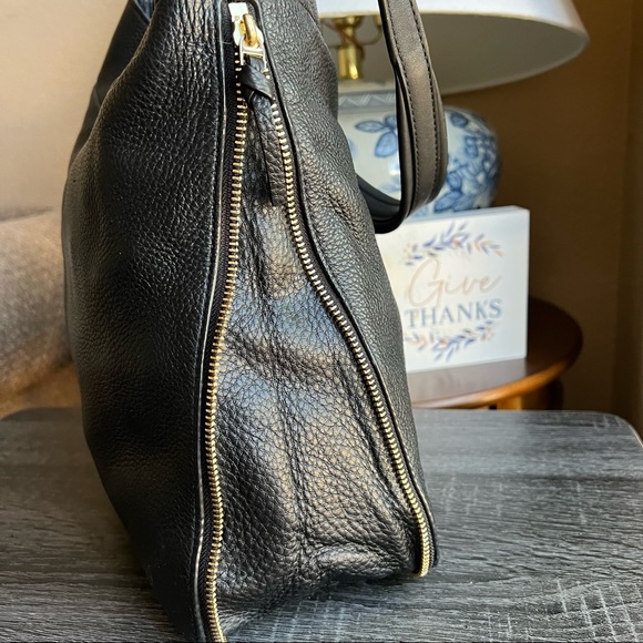 Tory Burch Expandable Black Leather Shoulder Bag! Excellent Condition! - Picture 7 of 13